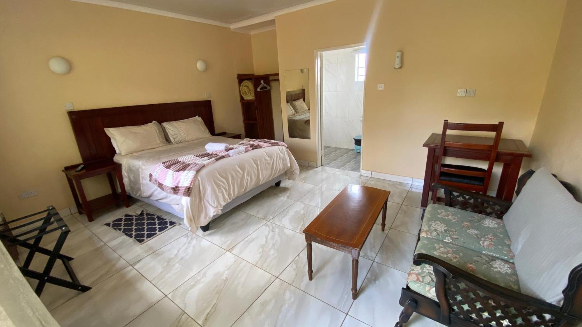 Lynns Guest House Булавайо Экстерьер фото