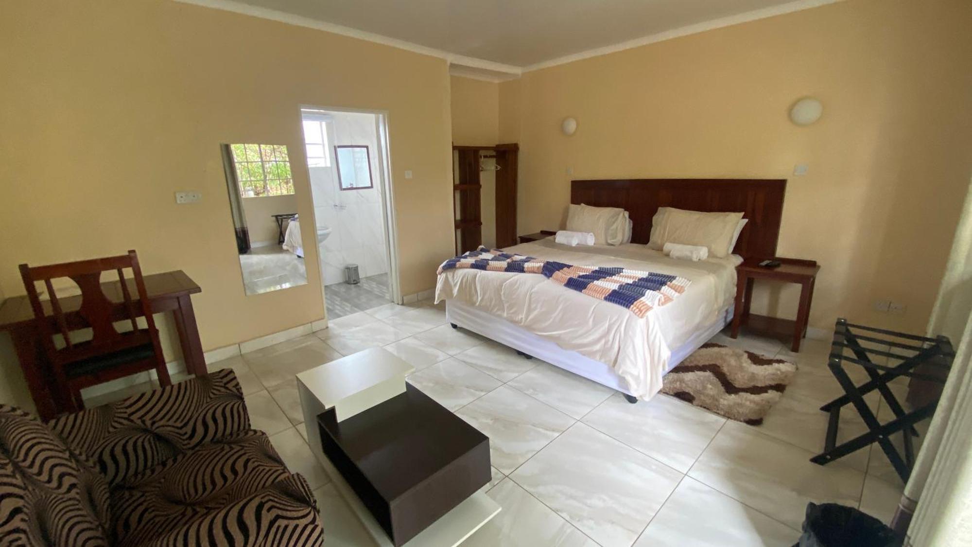 Lynns Guest House Булавайо Экстерьер фото