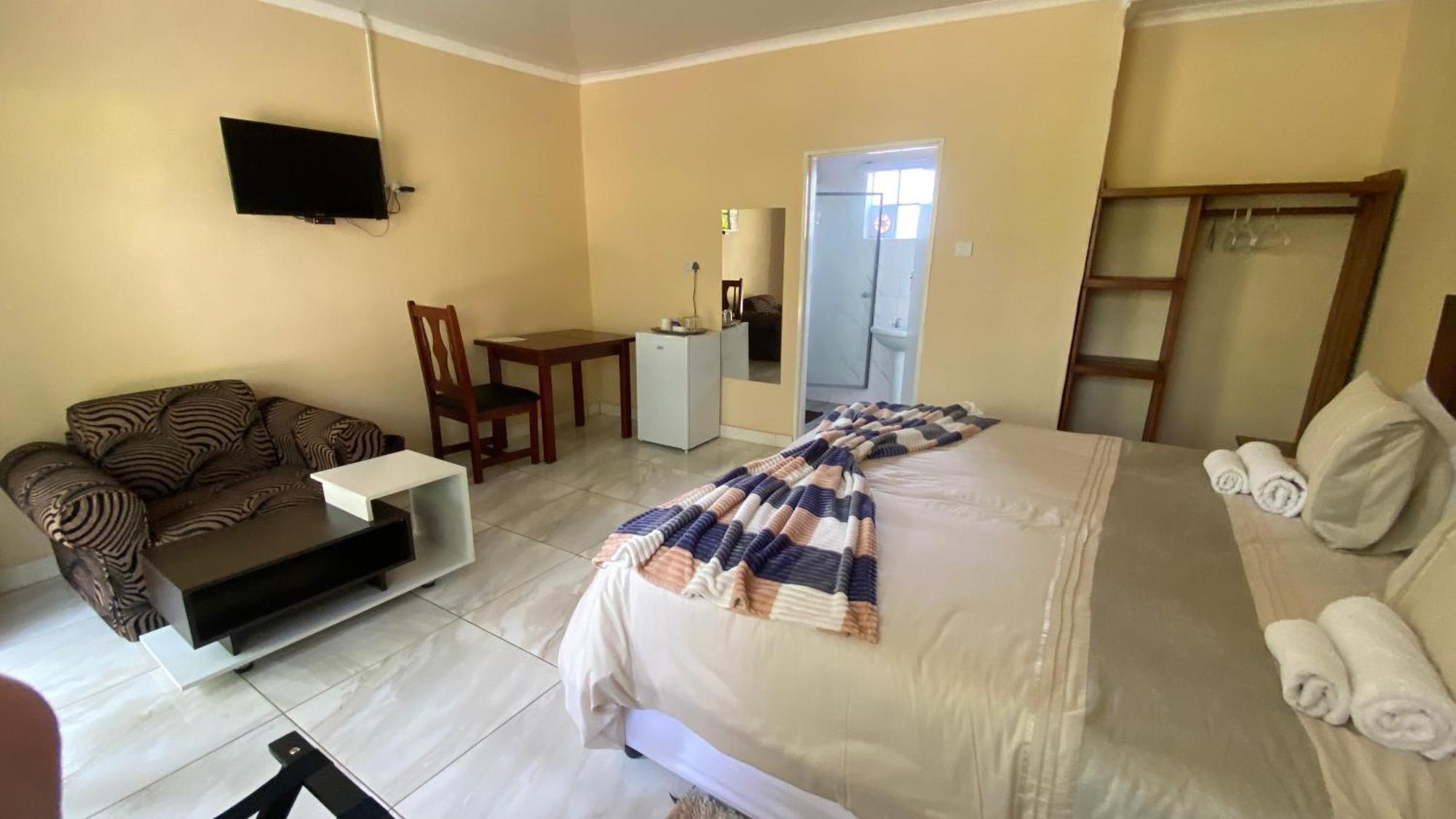Lynns Guest House Булавайо Экстерьер фото