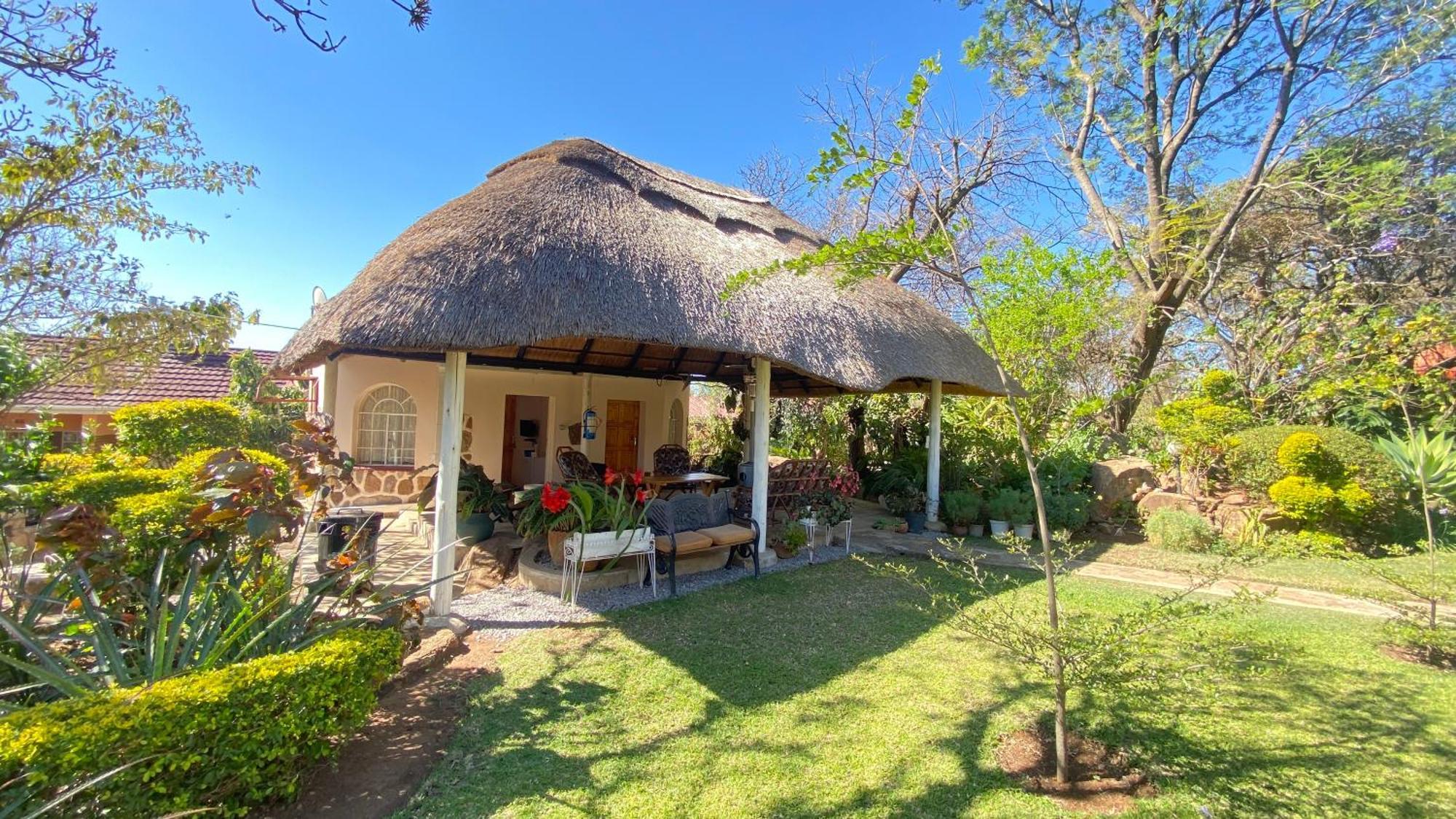 Lynns Guest House Булавайо Экстерьер фото