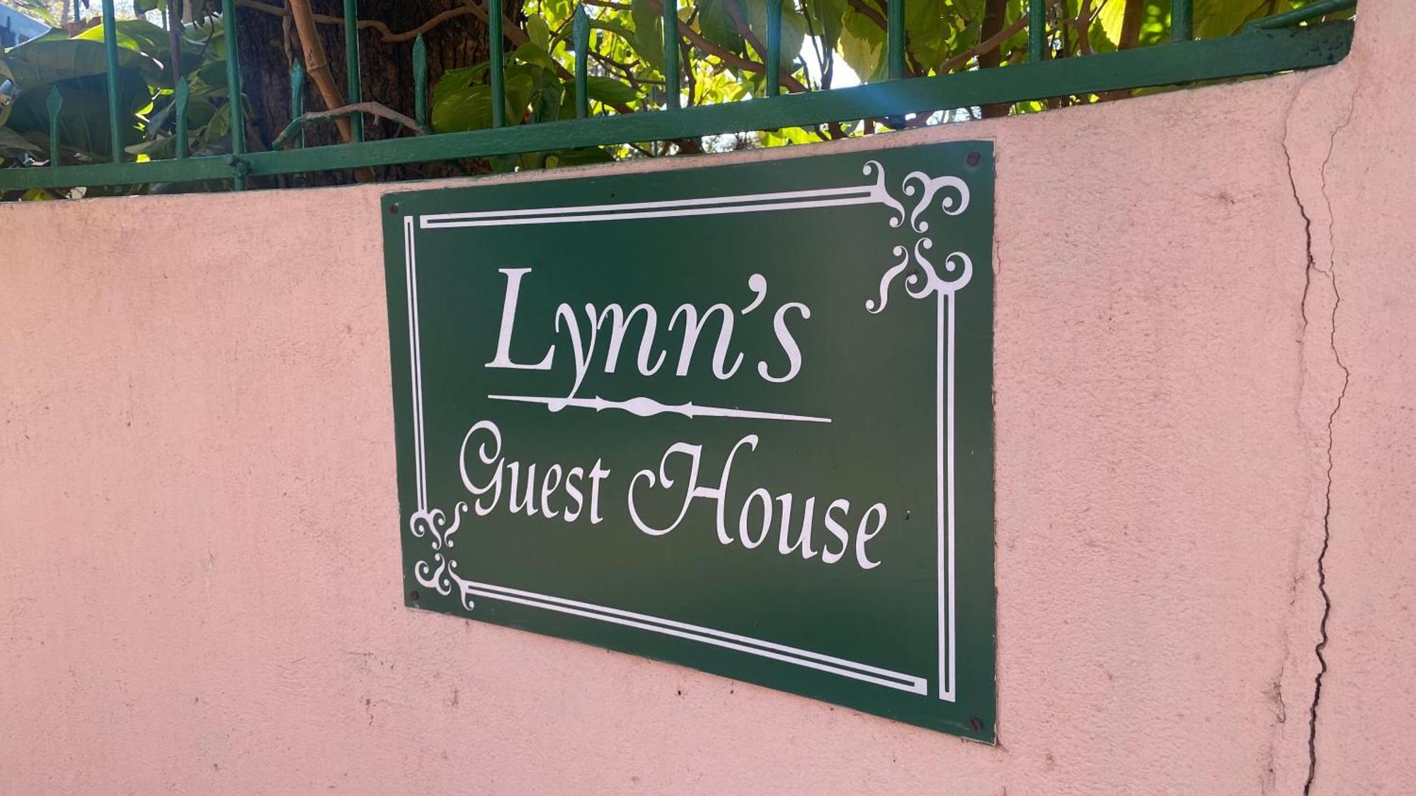 Lynns Guest House Булавайо Экстерьер фото