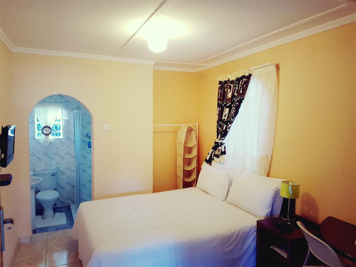Lynns Guest House Булавайо Экстерьер фото